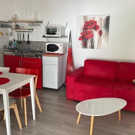 Chai Jean Coquelicot Piscine Et Апартаменты